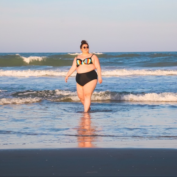 Meet your Posher, Nicole - Picture 5 of 7